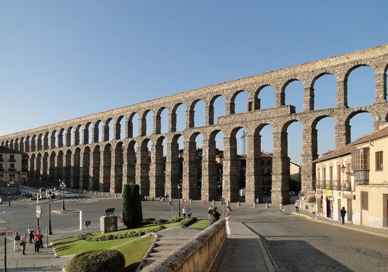 1280px Aqueduct of Segovia 02 768x538