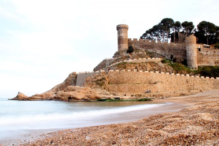 1280px Castell de Tossa de Mar des de la platja 768x512