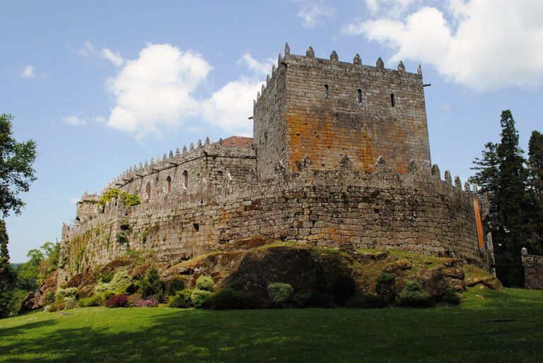 1280px Castelo de Soutomaior 2011 768x514