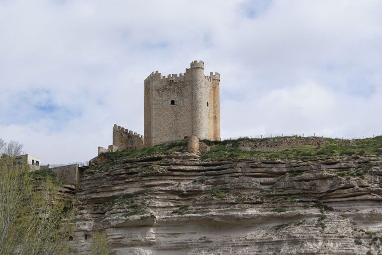 1280px Castillo de Alcala del Jucar  Albacete 768x514