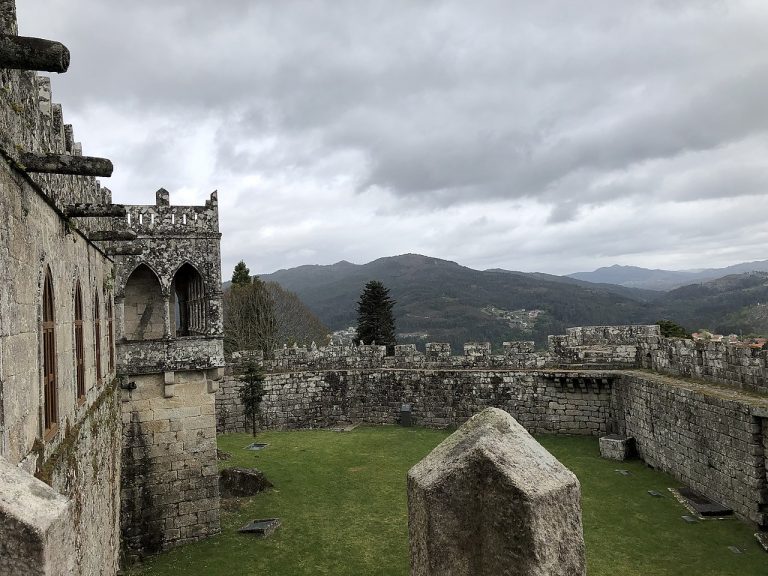 1280px Foso del Castillo de Sotomayor 768x576