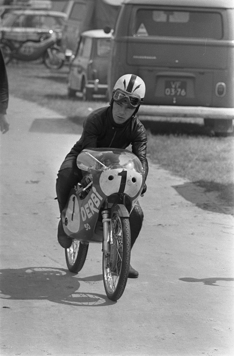 800px TT races in Assen training. Angel Nieto  50 cc  Bestanddeelnr 923 6219 768x1170