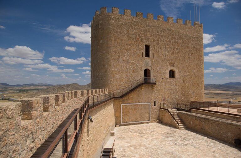 Castillo de Jumilla Torre 768x505