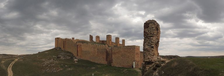 Castillo de Molina de Aragon 768x263