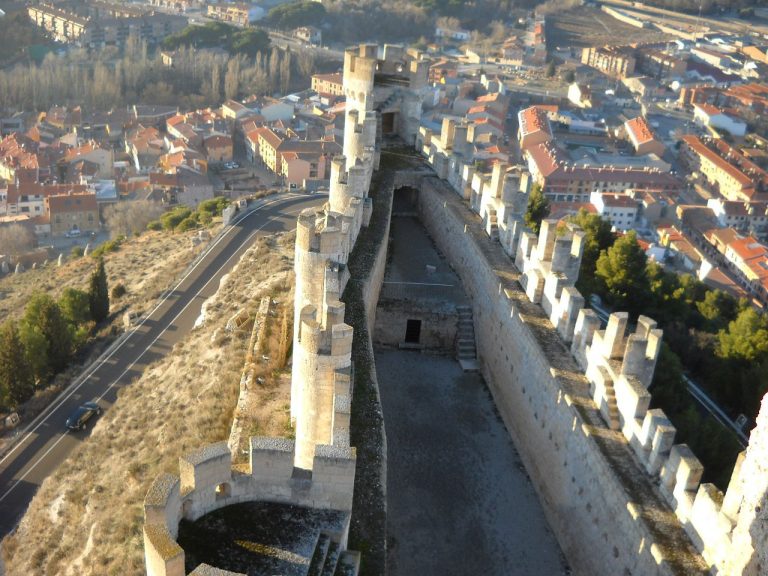 Castillo de Penafiel   Vista lado izquierdo desde torre central 768x576