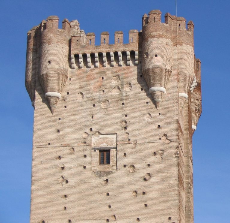 Torre Homenaje detalle 768x743