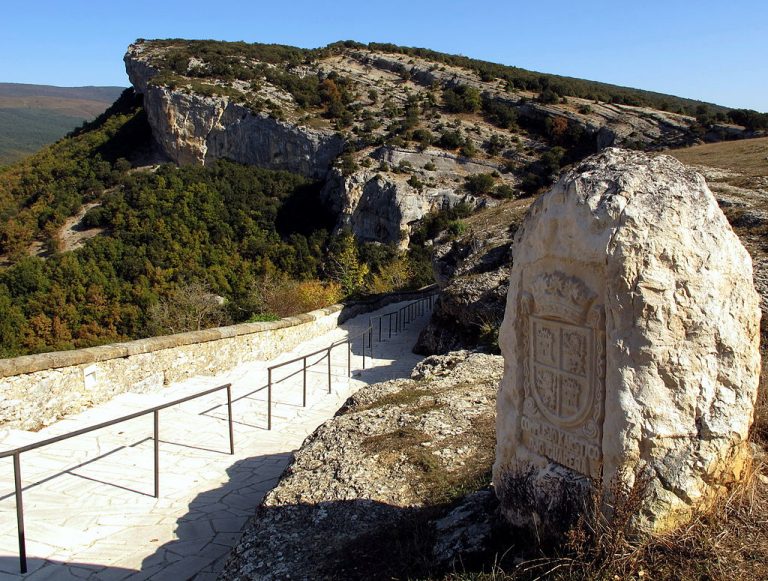 1024px Monumento Natural de Ojo Guarena 768x581