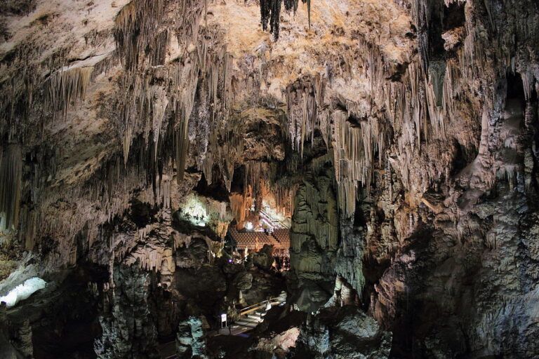1280px Cuevas de Nerja 768x512