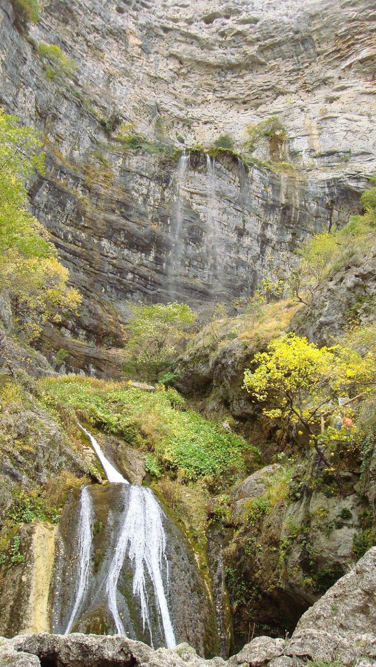800px Cascada Rio Mundo noviembre 2009 768x1362