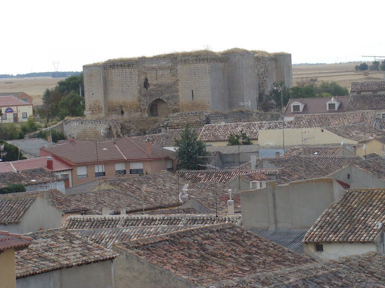 1024px Villalba Alcores castillo y caserio ni 768x576